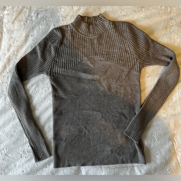 Chandail neuf - Picture 1 of 4